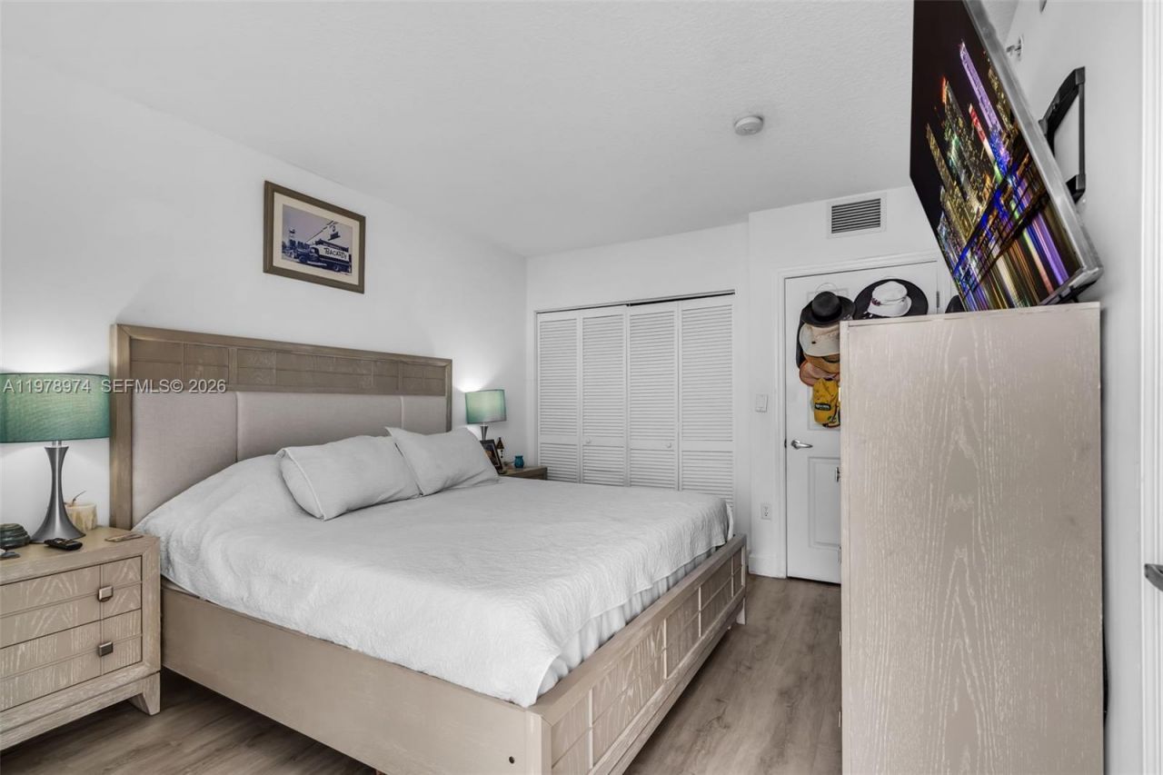 900 SW 8th St , Unit 1603, Miami, FL 33130 Photo