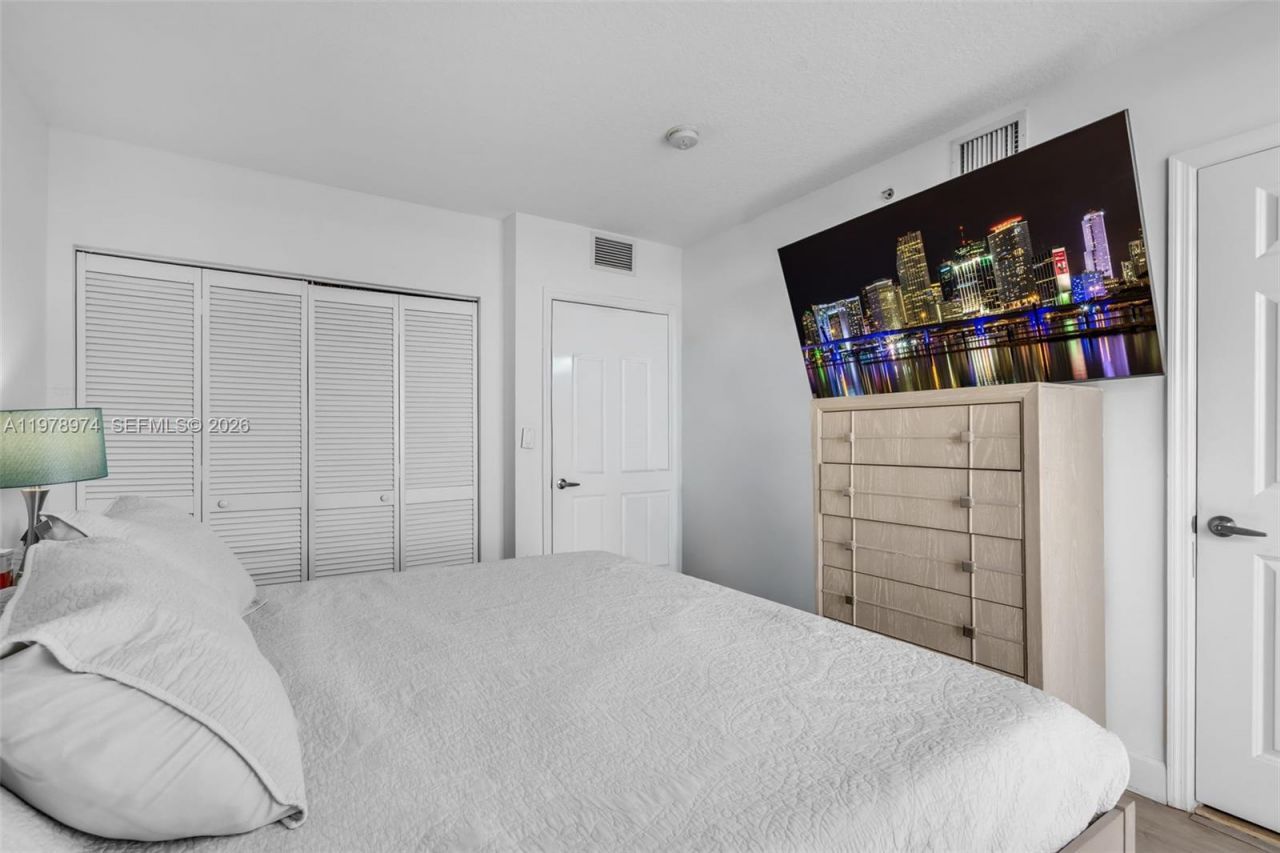 900 SW 8th St , Unit 1603, Miami, FL 33130 Photo