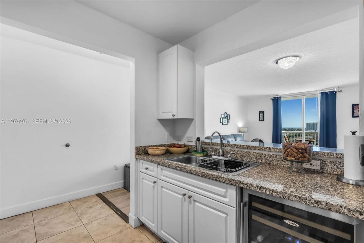 900 SW 8th St , Unit 1603, Miami, FL 33130 Photo