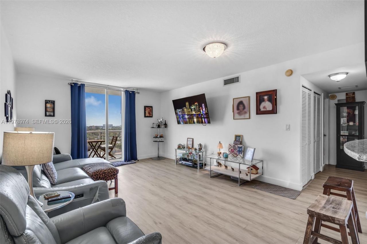 900 SW 8th St , Unit 1603, Miami, FL 33130 Photo