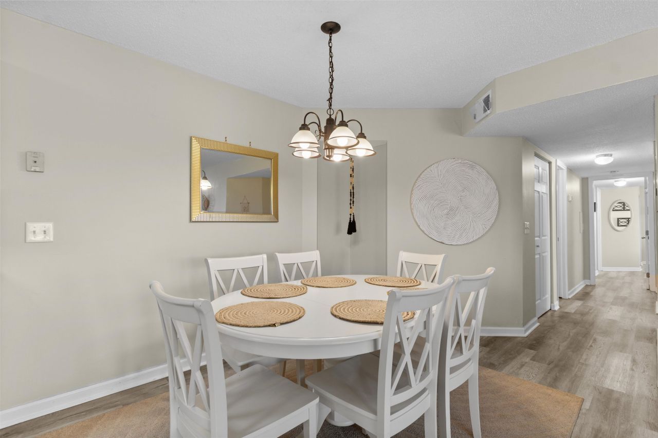 2268 Essex Dr. Photo 6