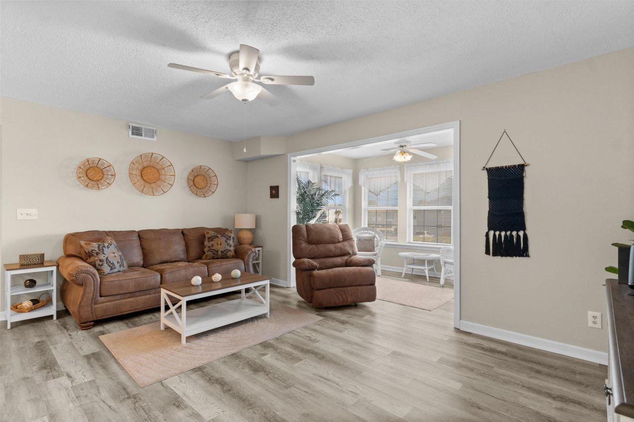 2268 Essex Dr. Photo 7