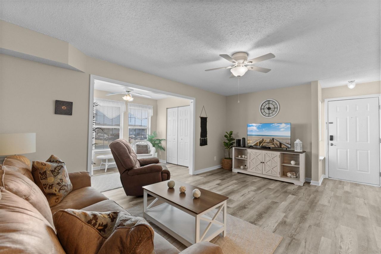 2268 Essex Dr. Photo 8