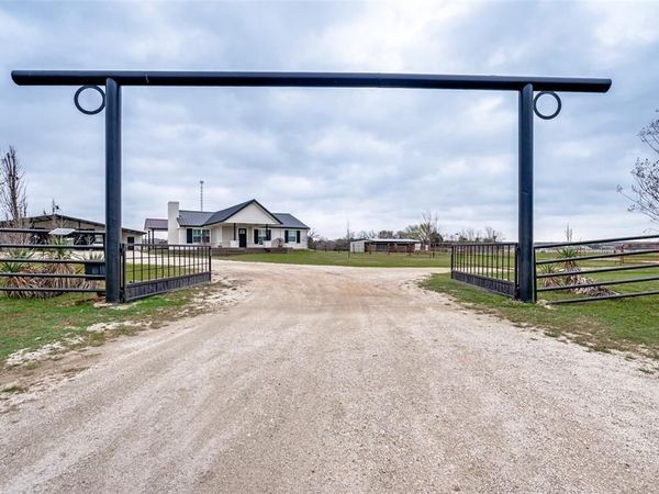 15076 S Fm 372, Valley View, TX 76272