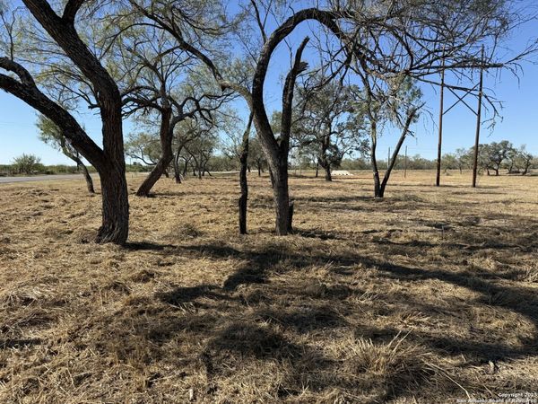 125 Cr 2644, Moore, TX 78057