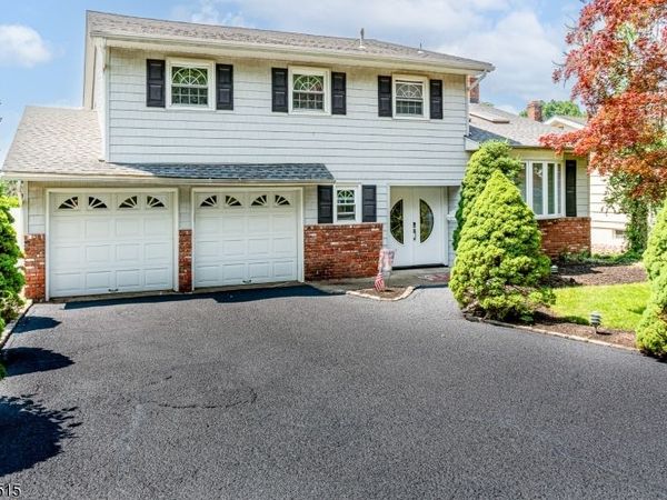 34 Lincoln St, Roseland, NJ 07068