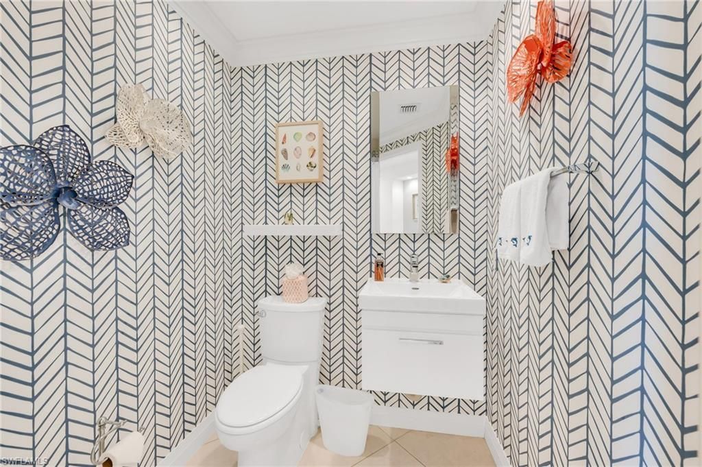 455 Cove Tower Dr, Unit 304, Naples, FL 34110 Photo
