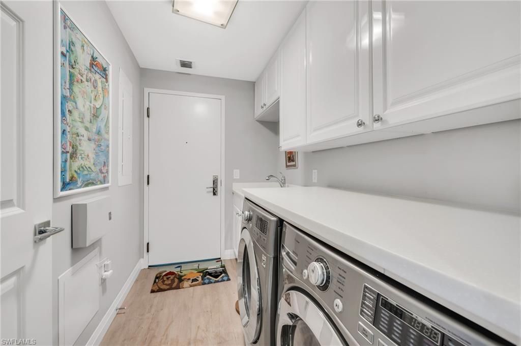 455 Cove Tower Dr, Unit 304, Naples, FL 34110 Photo
