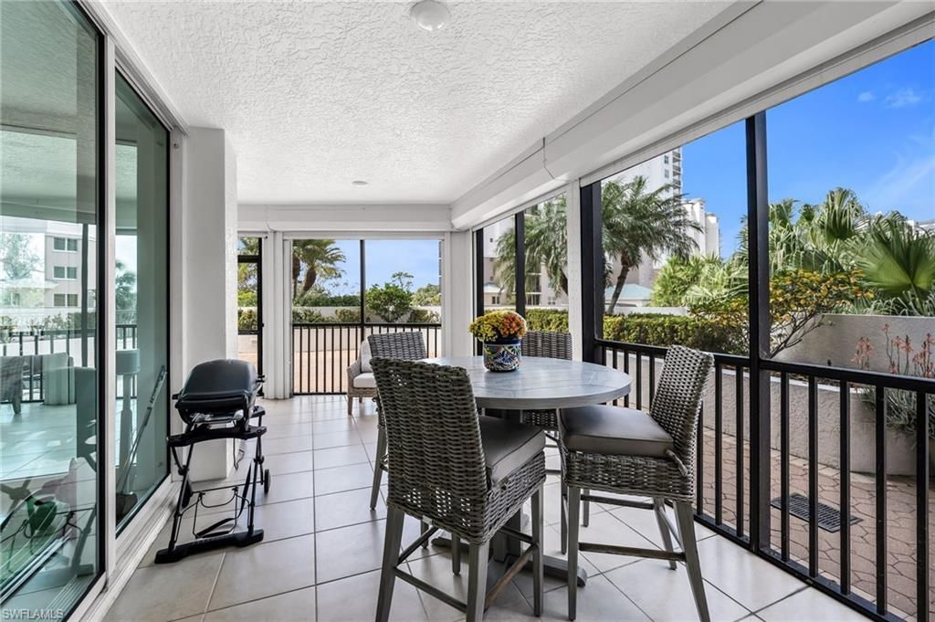 455 Cove Tower Dr, Unit 304, Naples, FL 34110 Photo