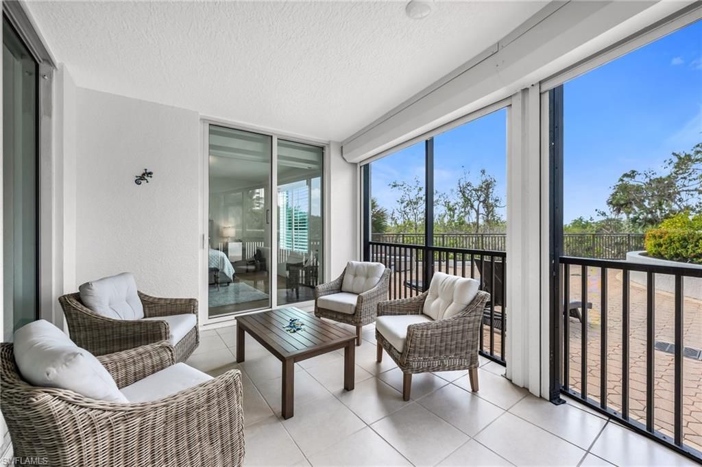 455 Cove Tower Dr, Unit 304, Naples, FL 34110 Photo