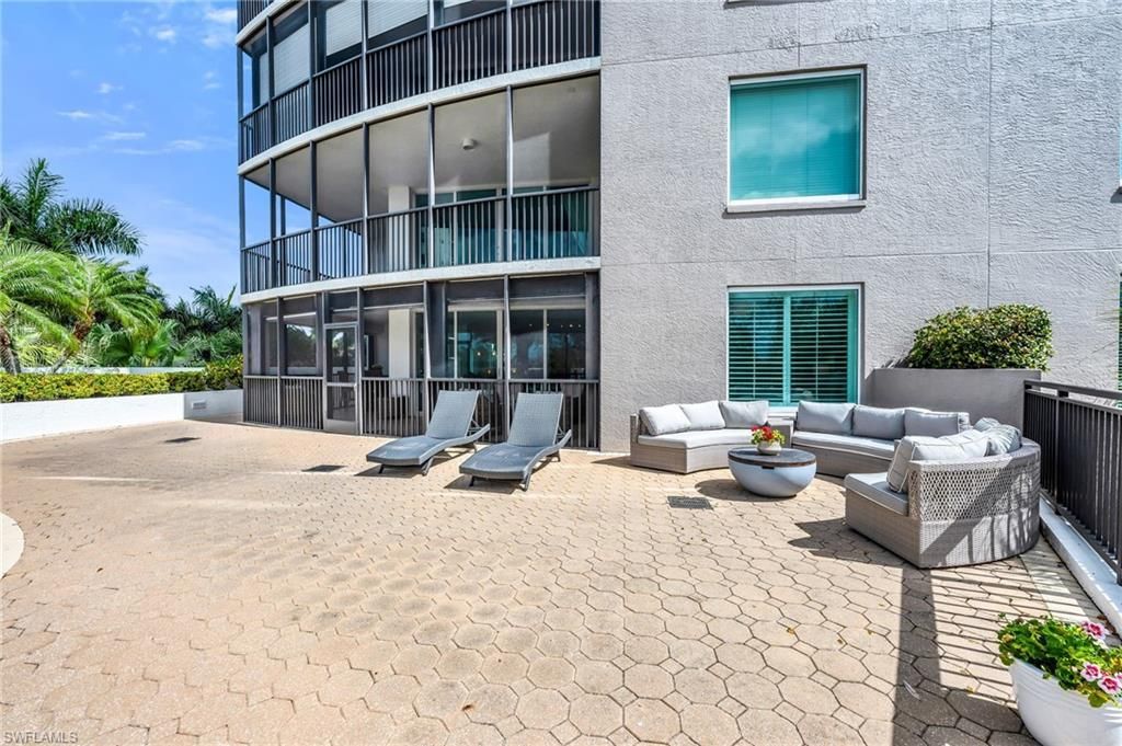 455 Cove Tower Dr, Unit 304, Naples, FL 34110 Photo
