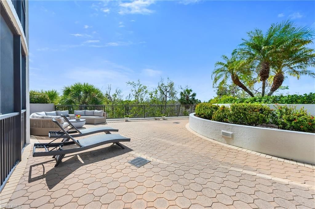 455 Cove Tower Dr, Unit 304, Naples, FL 34110 Photo