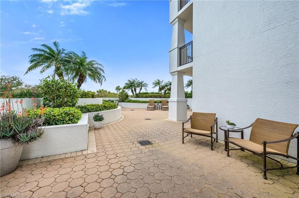 455 Cove Tower Dr, Unit 304, Naples, FL 34110 Photo