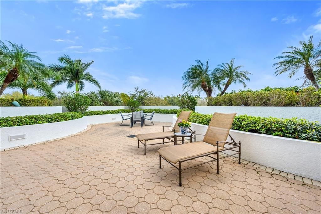 455 Cove Tower Dr, Unit 304, Naples, FL 34110 Photo