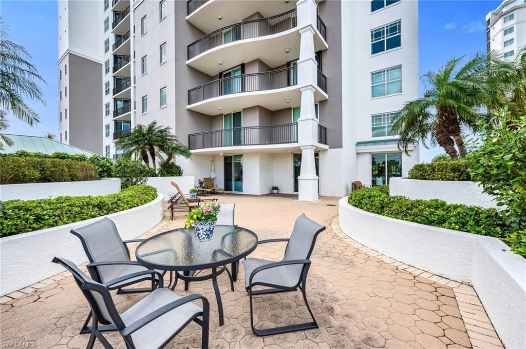 455 Cove Tower Dr, Unit 304, Naples, FL 34110 Photo