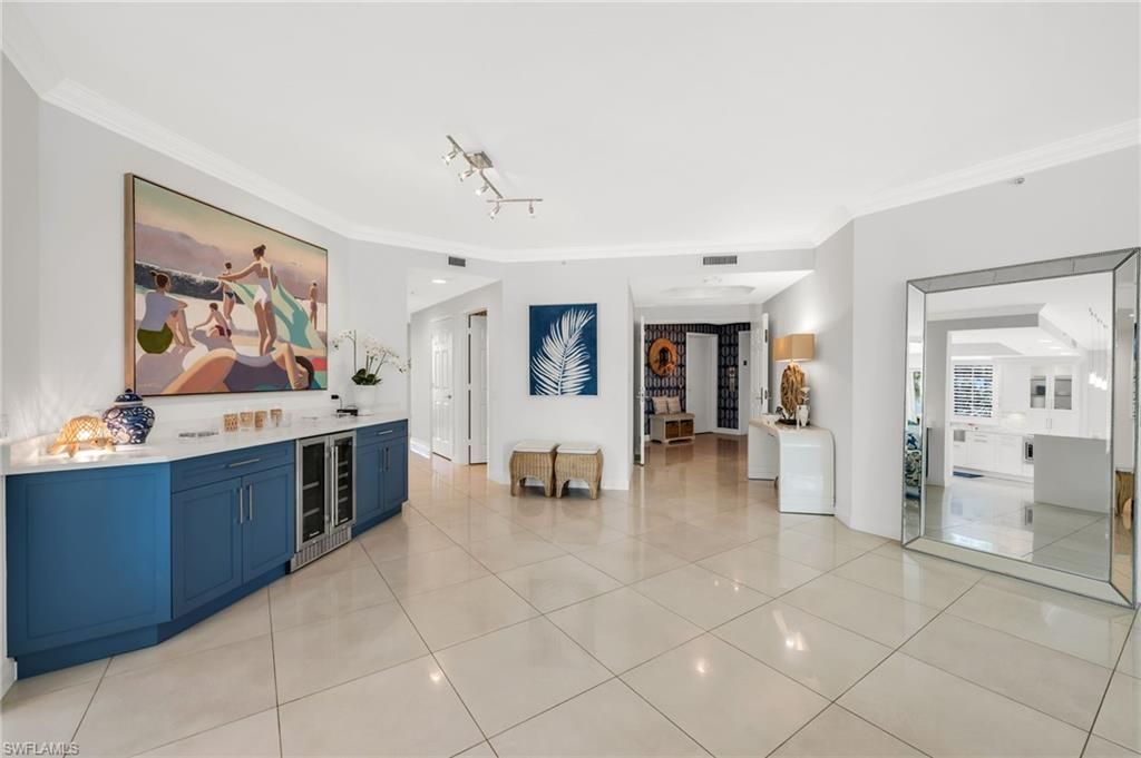 455 Cove Tower Dr, Unit 304, Naples, FL 34110 Photo