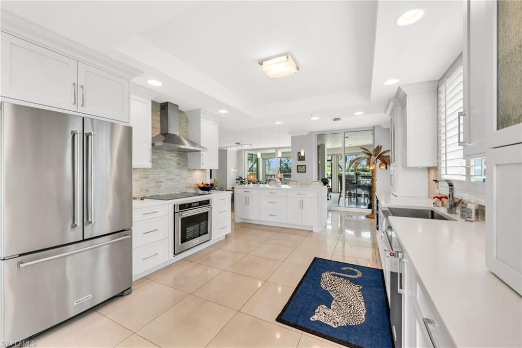 455 Cove Tower Dr, Unit 304, Naples, FL 34110 Photo