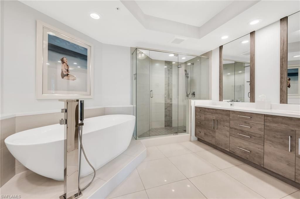 455 Cove Tower Dr, Unit 304, Naples, FL 34110 Photo