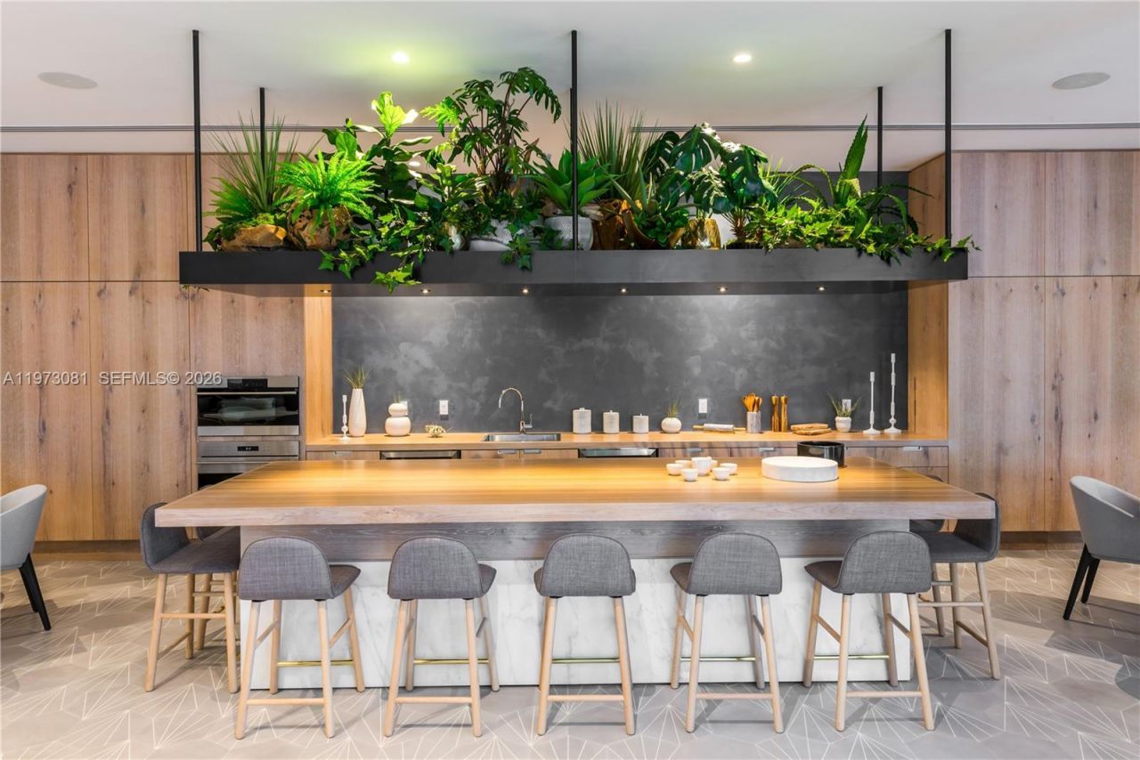 2831 S Bayshore Dr, Unit 707, Miami, FL 33133 Photo