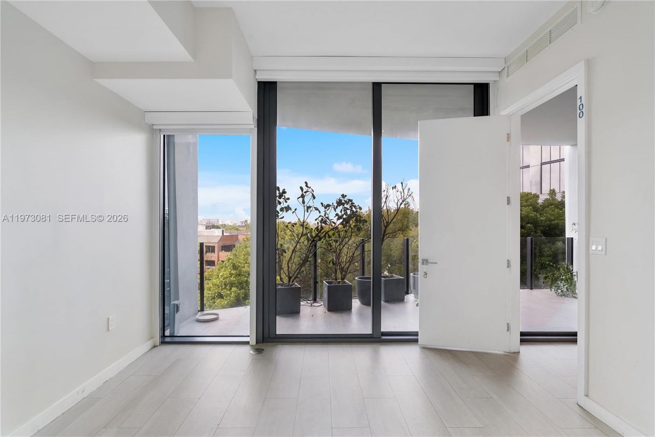 2831 S Bayshore Dr, Unit 707, Miami, FL 33133 Photo