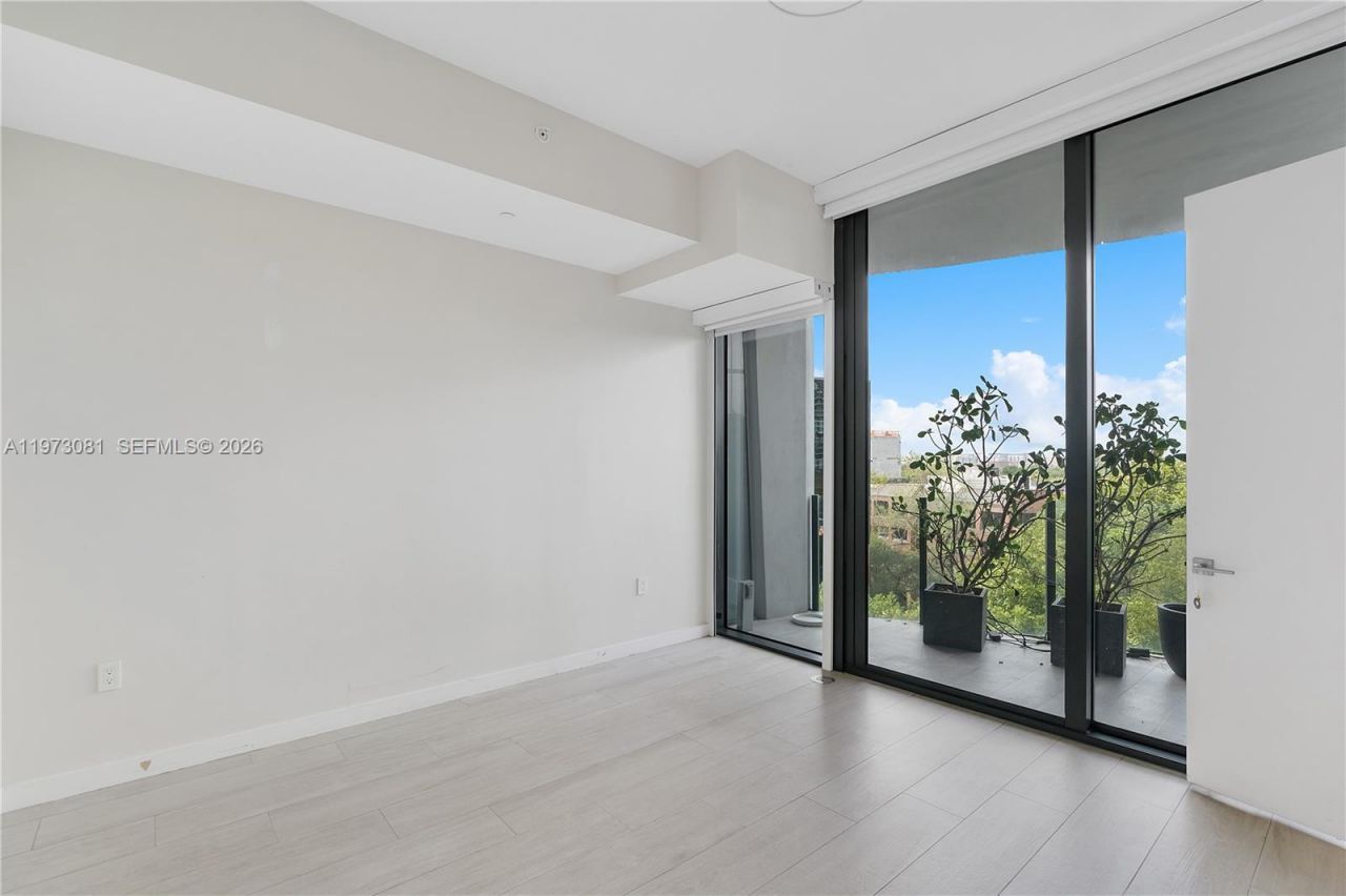 2831 S Bayshore Dr, Unit 707, Miami, FL 33133 Photo