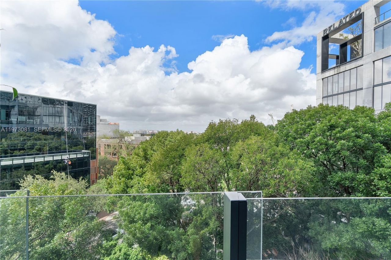 2831 S Bayshore Dr, Unit 707, Miami, FL 33133 Photo