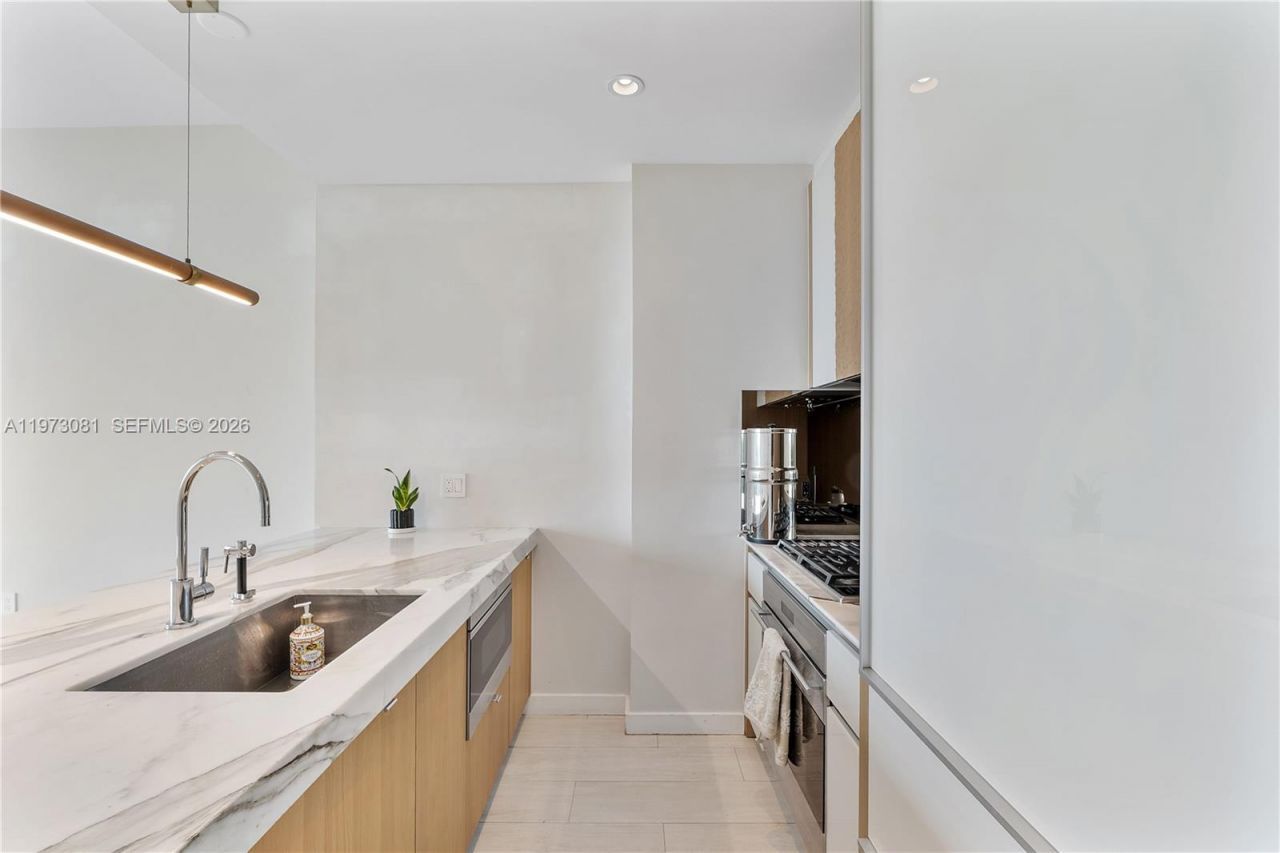 2831 S Bayshore Dr, Unit 707, Miami, FL 33133 Photo