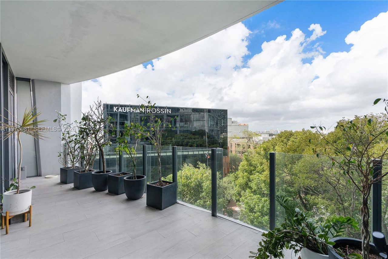 2831 S Bayshore Dr, Unit 707, Miami, FL 33133 Photo