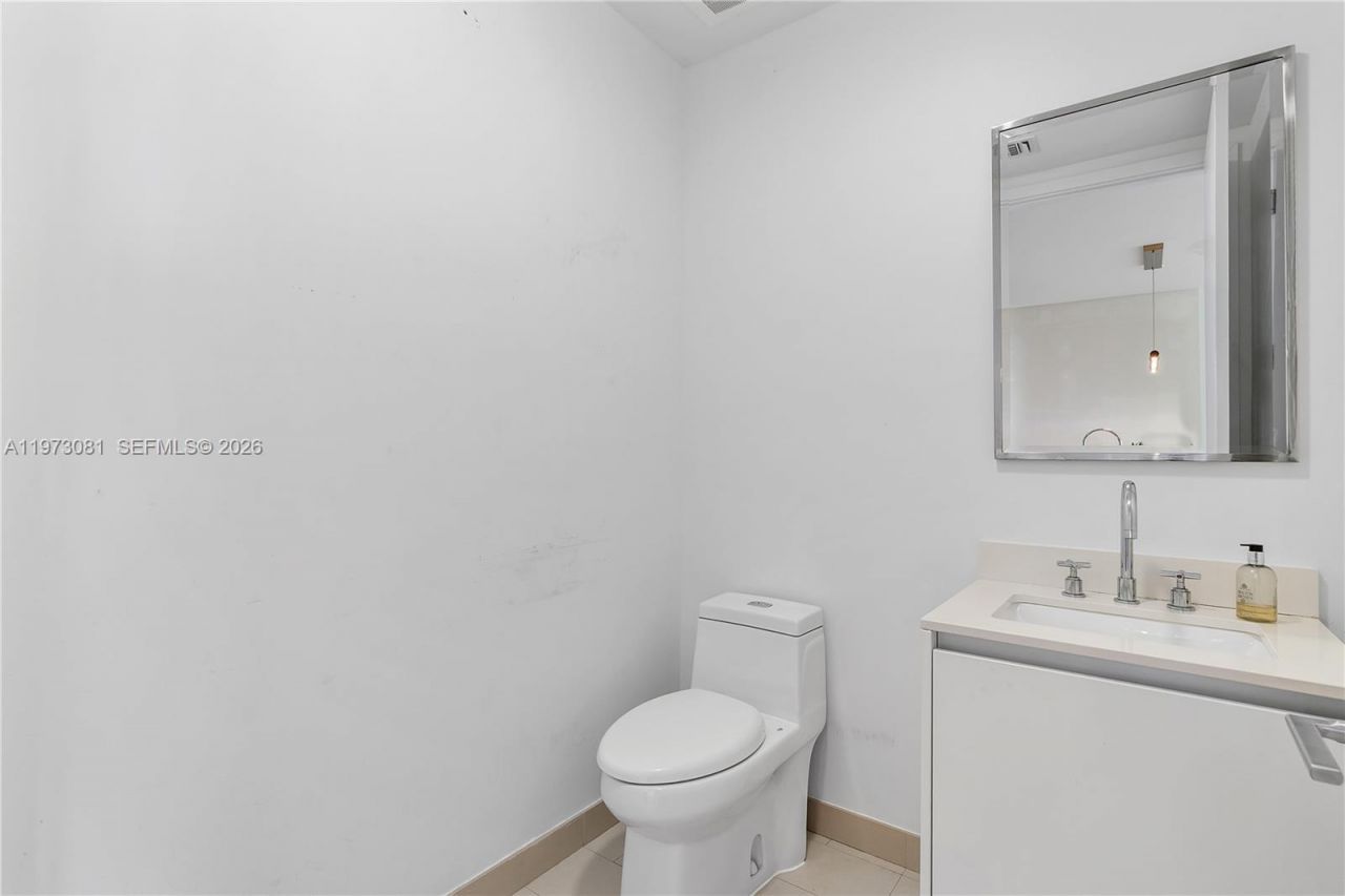 2831 S Bayshore Dr, Unit 707, Miami, FL 33133 Photo