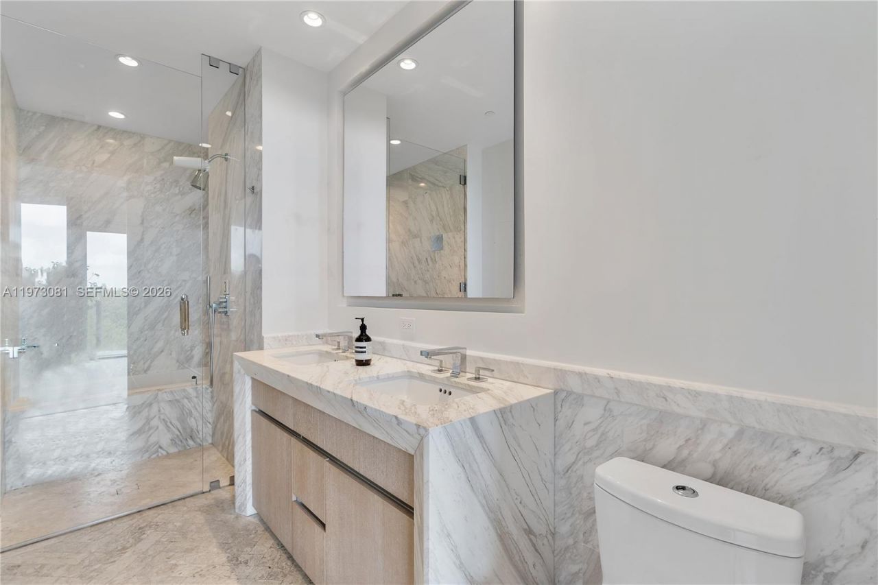 2831 S Bayshore Dr, Unit 707, Miami, FL 33133 Photo