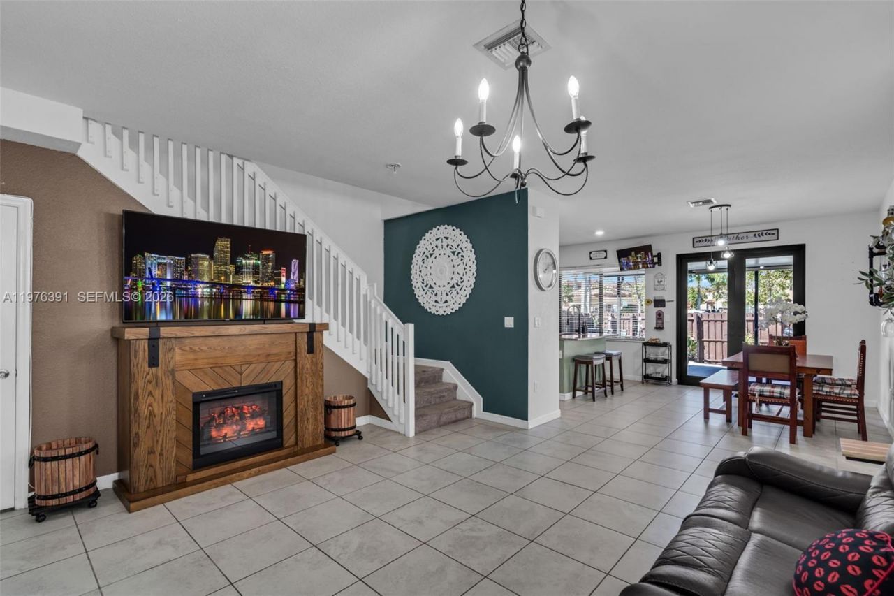 3747 NE 1st St, Homestead, FL 33033 Photo