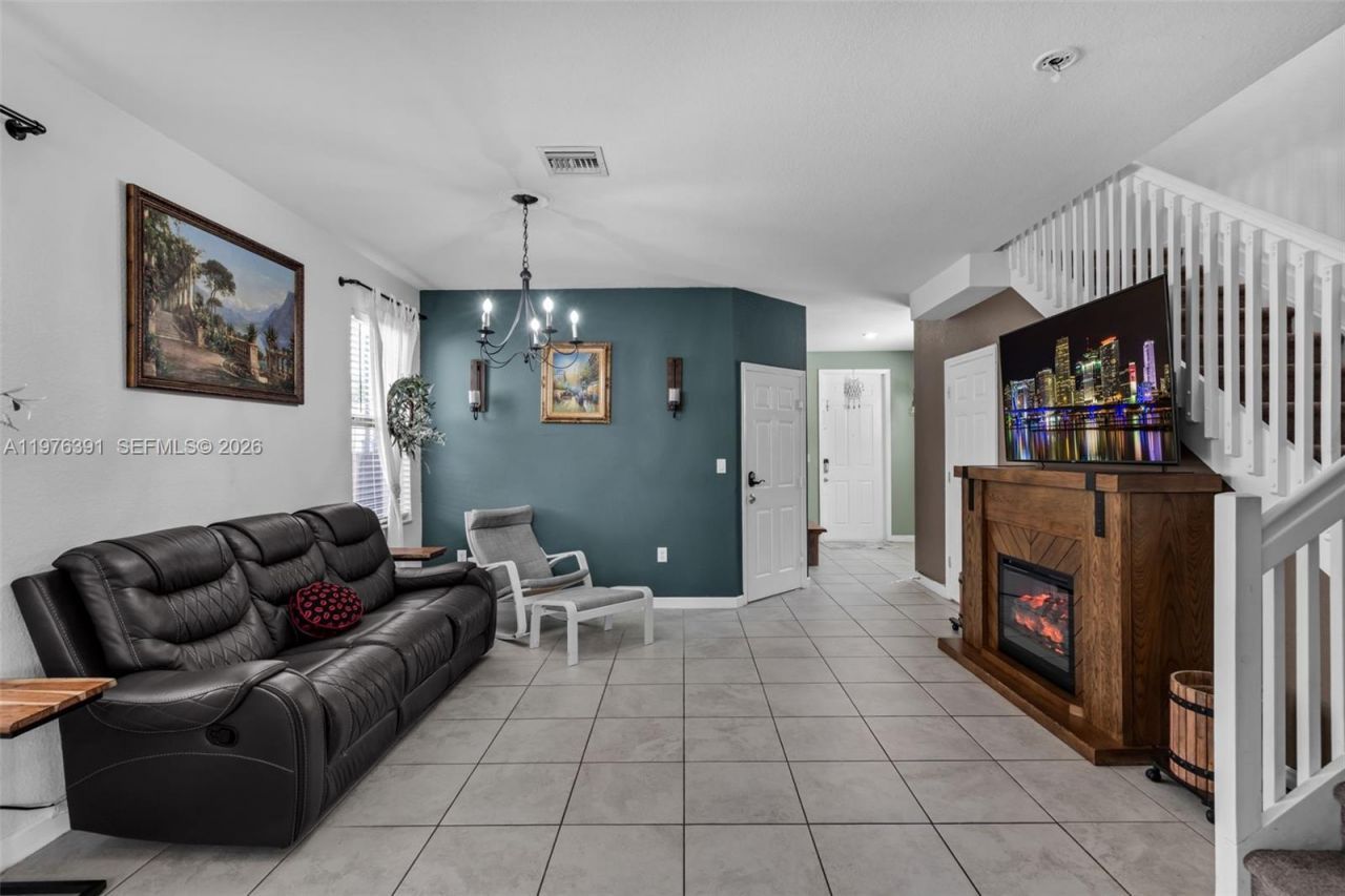 3747 NE 1st St, Homestead, FL 33033 Photo