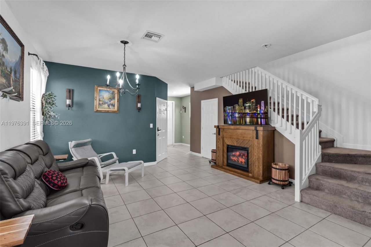 3747 NE 1st St, Homestead, FL 33033 Photo