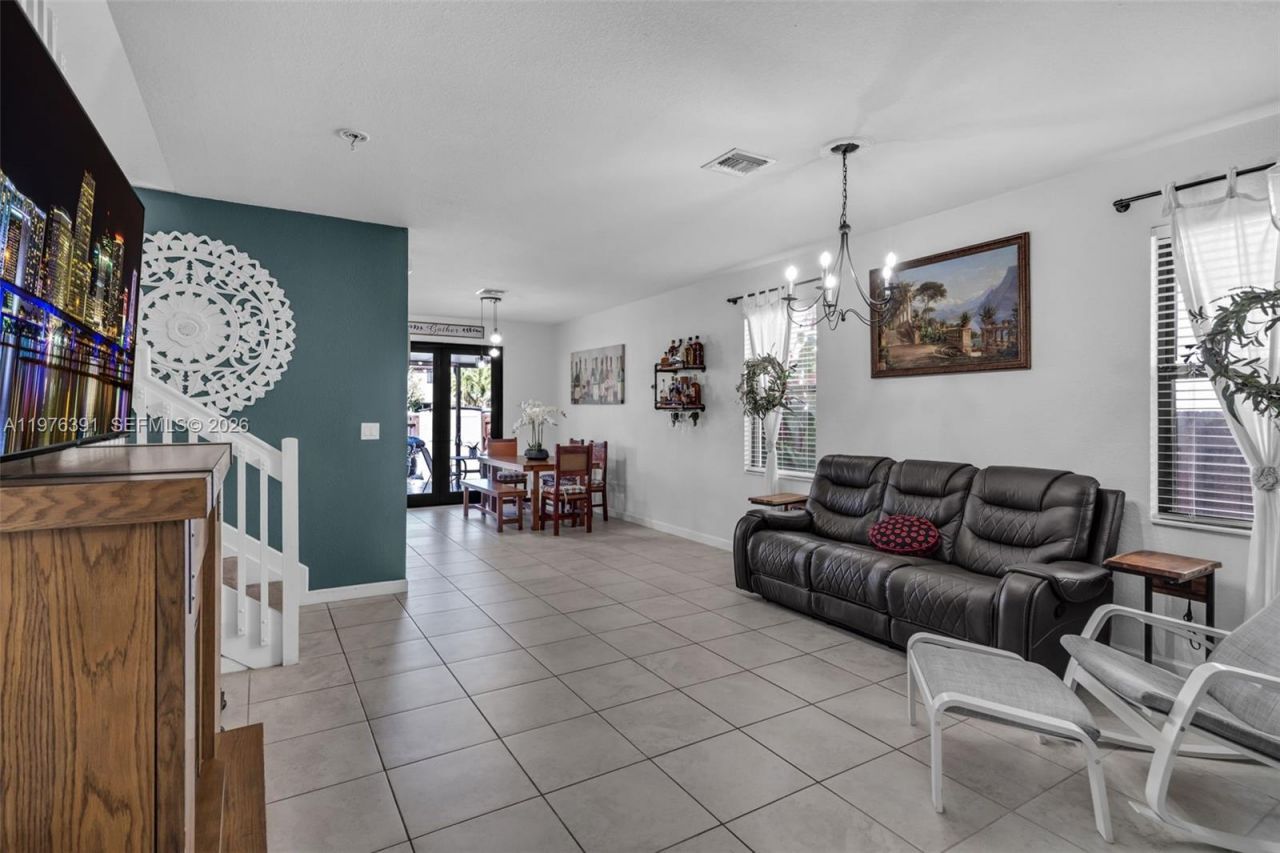 3747 NE 1st St, Homestead, FL 33033 Photo