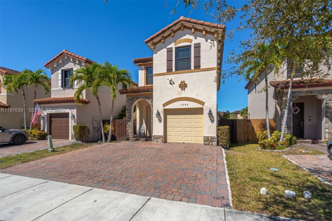 3747 NE 1st St, Homestead, FL 33033 Photo