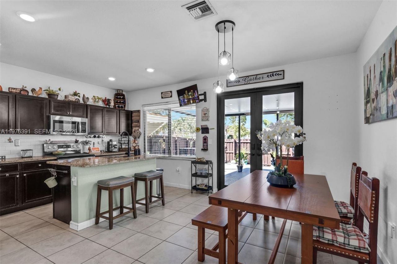 3747 NE 1st St, Homestead, FL 33033 Photo