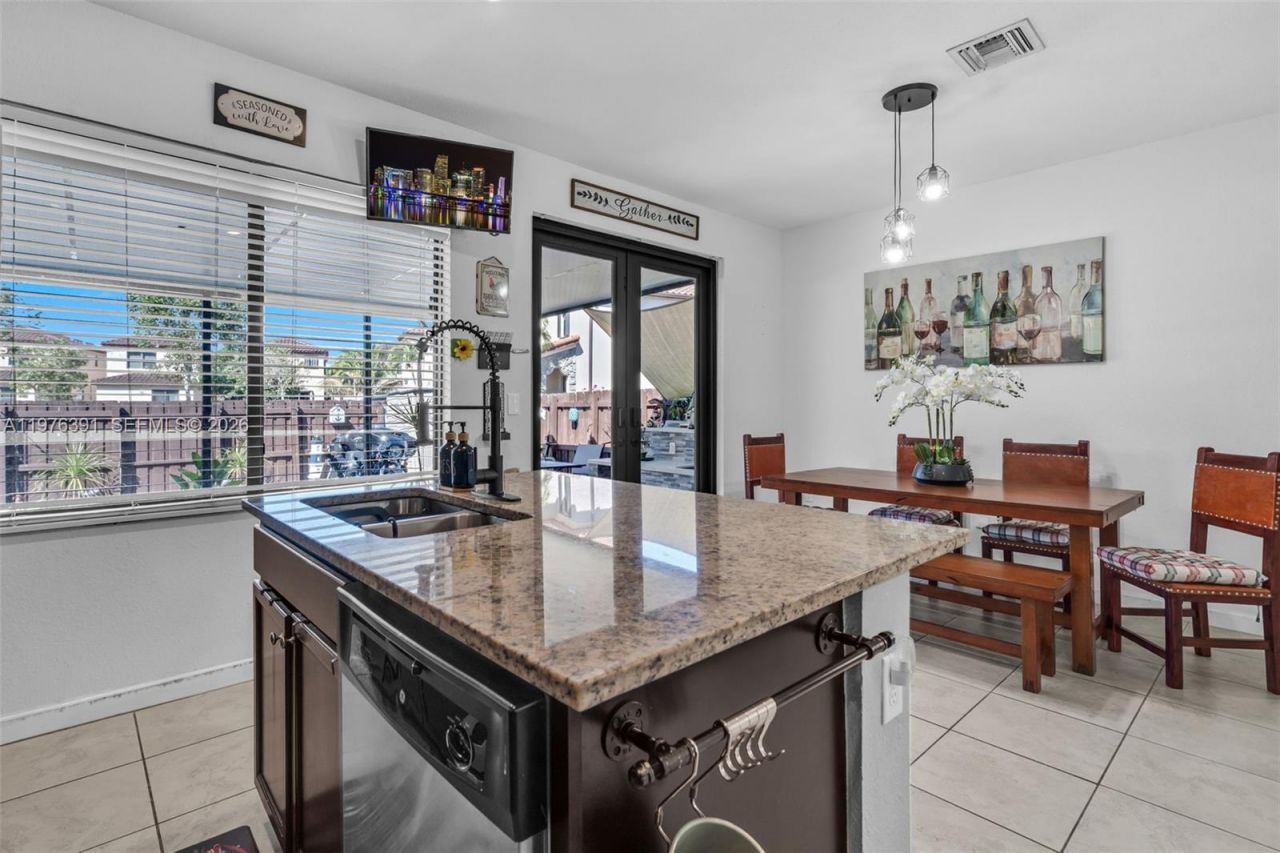 3747 NE 1st St, Homestead, FL 33033 Photo