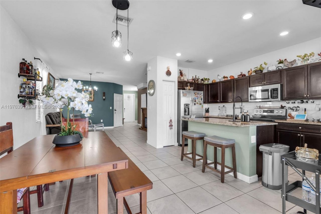 3747 NE 1st St, Homestead, FL 33033 Photo