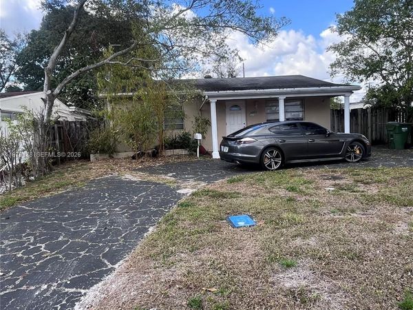 114 SW 67th Ter, Pembroke Pines, FL 33023