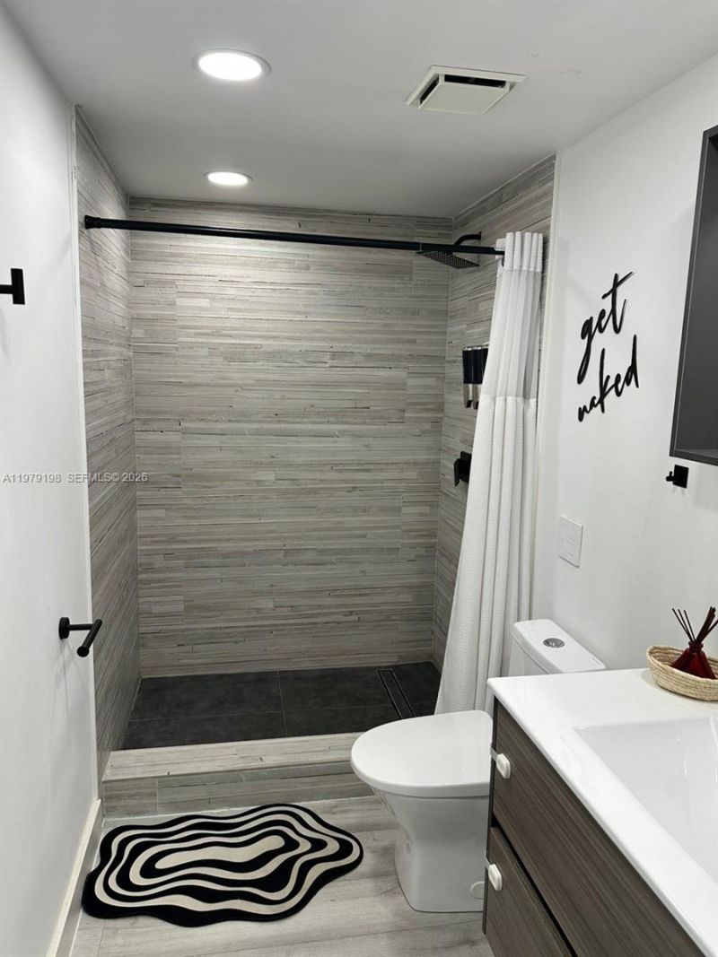 931 NE 199th St, Unit 102-22, Miami, FL 33179 Photo