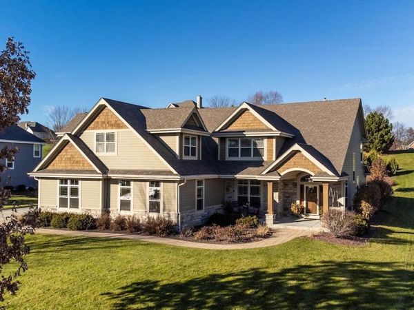 739 Stepping Stone WAY, Pewaukee, WI 53072