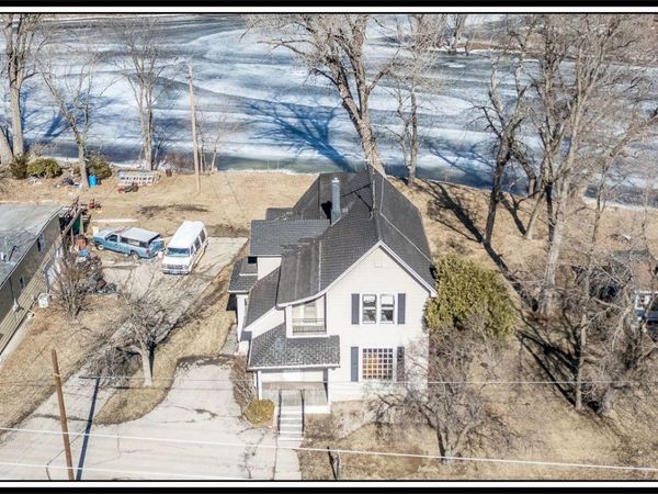 211 E WOLF RIVER AVENUE, New London, WI 54961