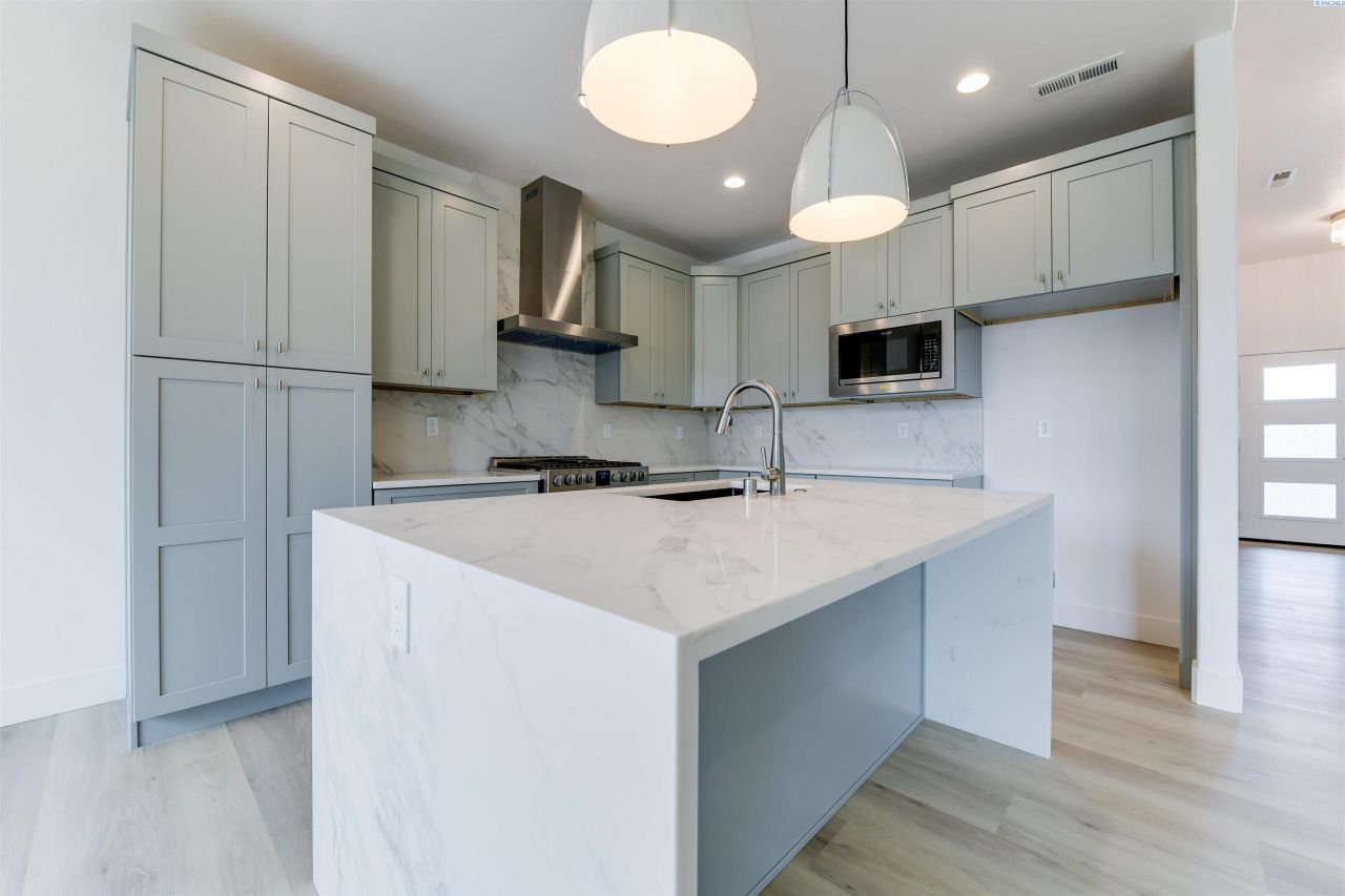 1656 Palermo Ave primary photo