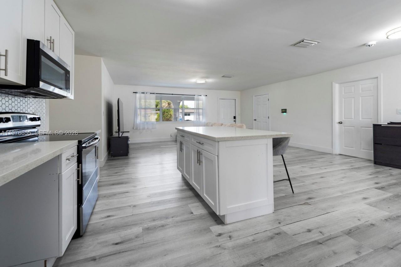 350 SW 30th Ter, Fort Lauderdale, FL 33312 Photo