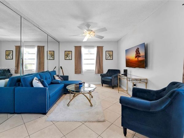 415 NE 2nd St, Unit 209, Hallandale Beach, FL 33009