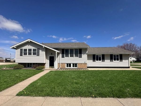 1104 15th Street, Dewitt, IA 52472