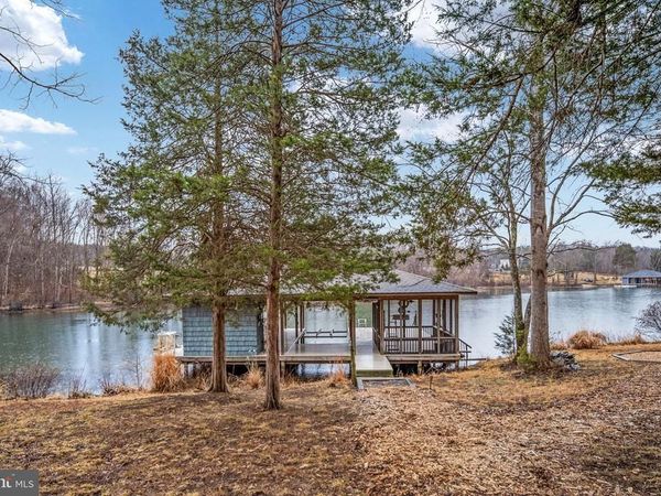 3900 WATER FRONT COURT, BUMPASS, VA 23024