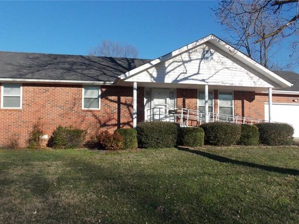 2612 Charlton Lane, Poplar Bluff, MO 63901