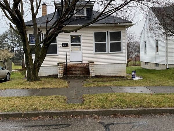 38 John Street , Struthers, OH 44471