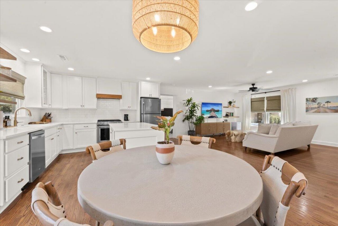 206 Freeman Street Photo 10